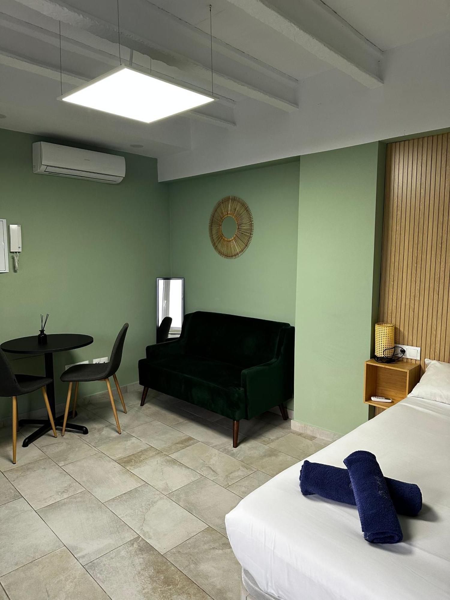 Lovely Studio Apartment With Terrace Málaga Exterior foto